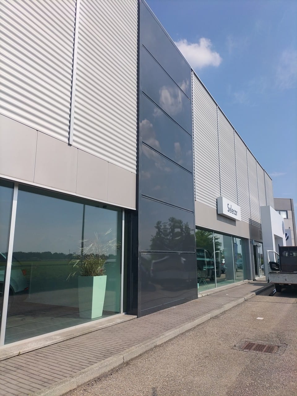 Rifacimento facciata Audi Zentrum Vercelli